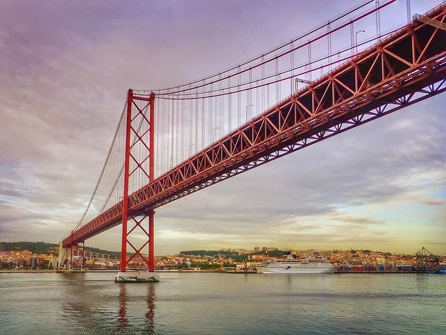 Puente 25 de Abril