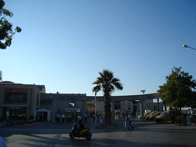 Centro Comercial de Kuşadası (AVM de Kuşadası)