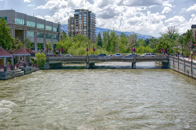 Distrito Reno Riverwalk