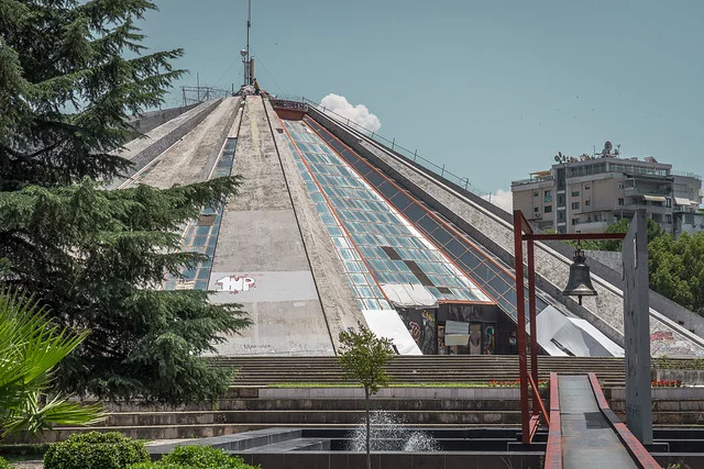 Pirámide de Tirana (Pirámide de Enver Hoxha)