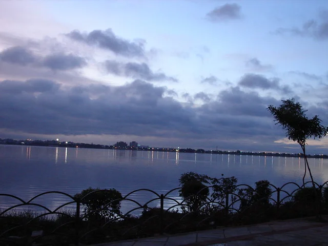 Lago Hussain Sagar