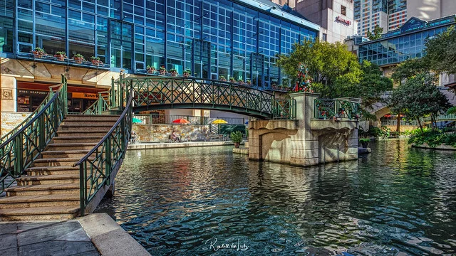 Centro Comercial Metro Walk