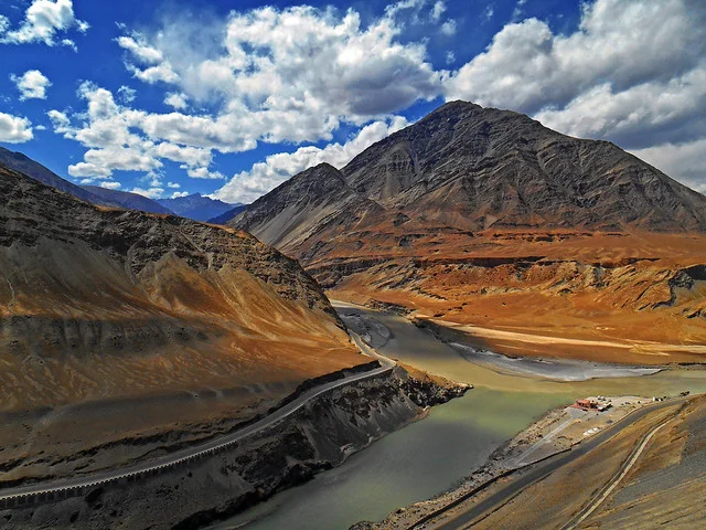 Confluencia de los ríos Indo y Zanskar