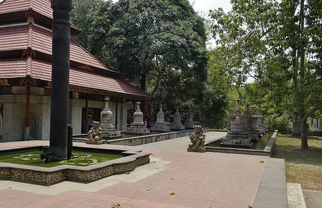 Templo Mendut (Candi Mendut)