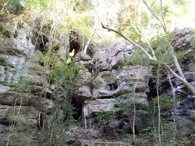 Cueva Batu Cermin (Roca Espejo)