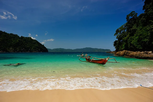 Playa Rajegwesi