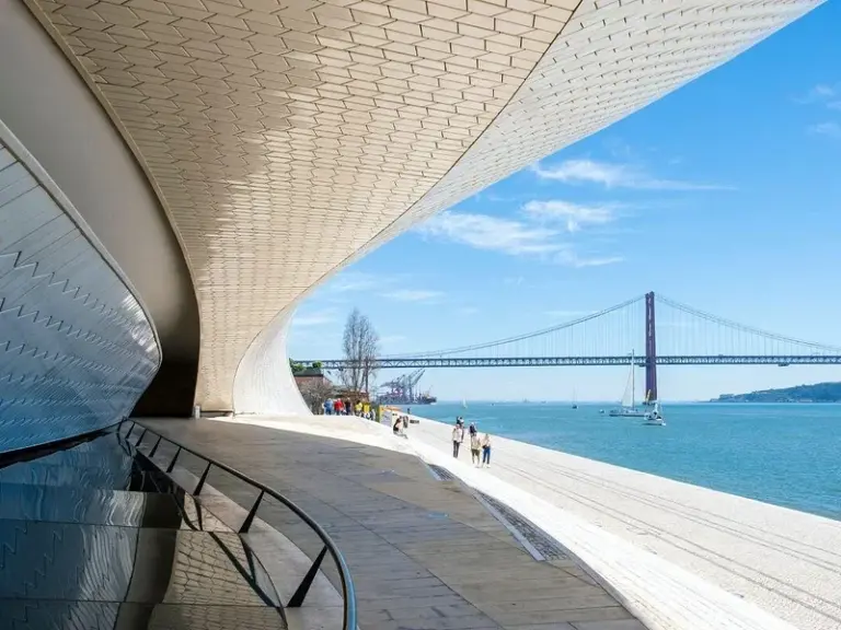 Museo de Arte, Arquitectura y Tecnología (MAAT)