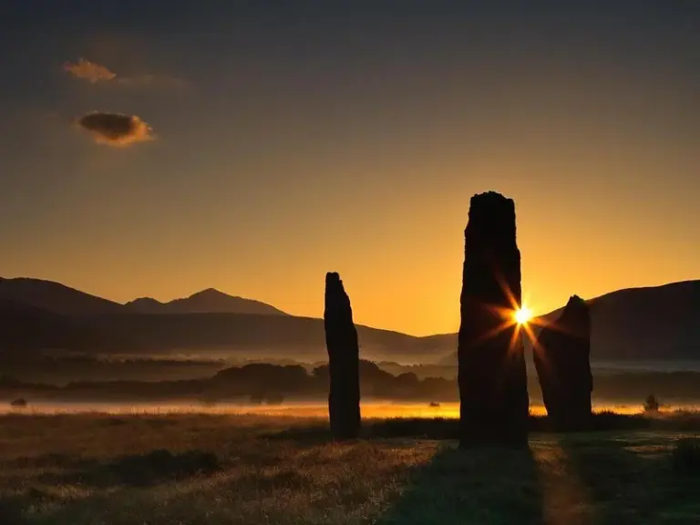 Piedras erectas de Machrie Moor (círculos de piedras de Machrie Moor)