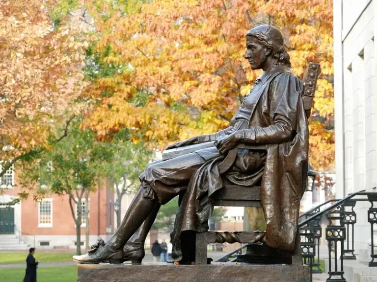 Estatua de John Harvard