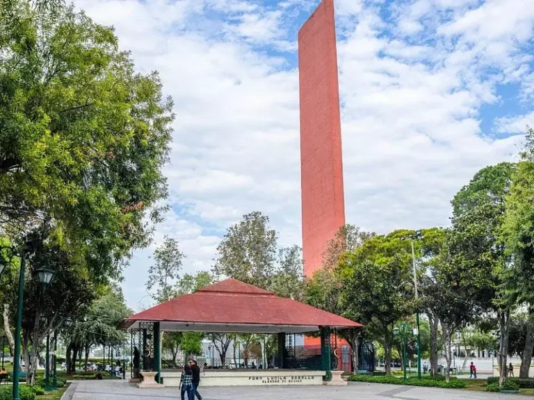 Macroplaza (La Gran Plaza)