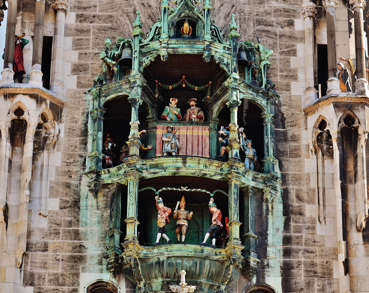 Marienplatz in central Munich — the Gothic Neues Rathaus with its animated Glockenspiel drawing locals and visitors alike — a vibrant urban heartbeat among the 15 must-visit places in Germany. Marienplatz in Munich with Gothic town hall, Glockenspiel, and bustling crowd