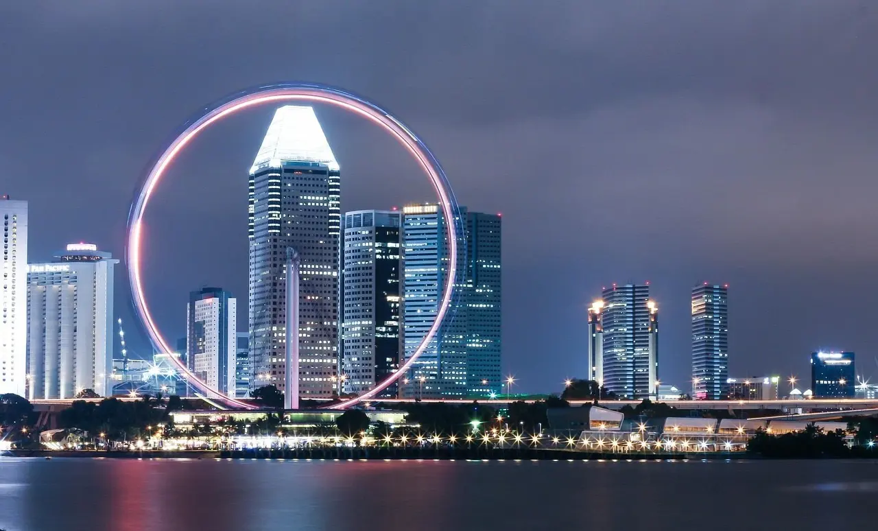 The Singapore Flyer gliding silently at twilight—its illuminated capsules framing Singapore’s evolving skyline—making it both scenic and strategic among in Singapore must-visit viewpoints. Singapore Flyer capsules against twilight sky with city lights beginning to glow