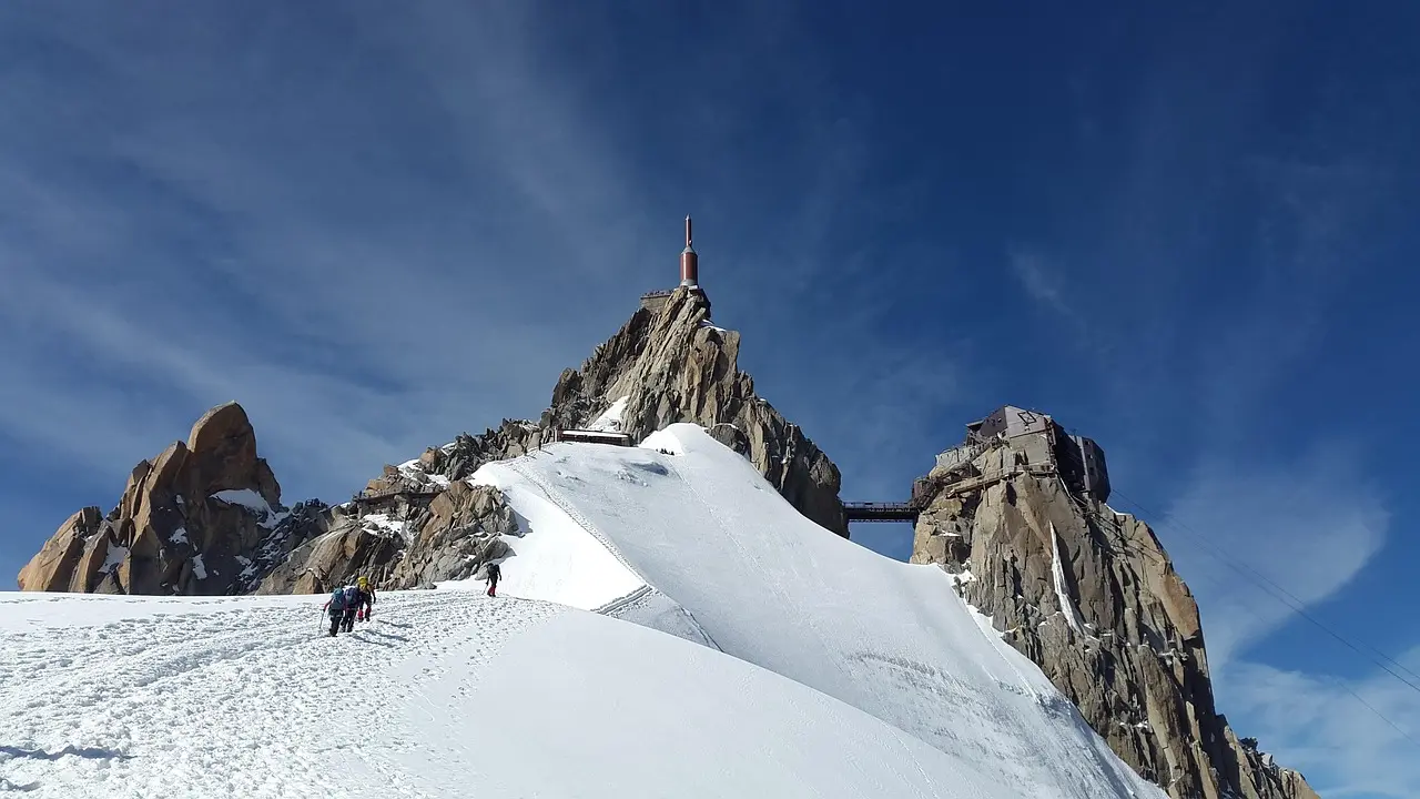 Vista majestuosa del Mont Blanc desde el valle de Chamonix en los Alpes franceses Mont Blanc nevado visto desde Chamonix