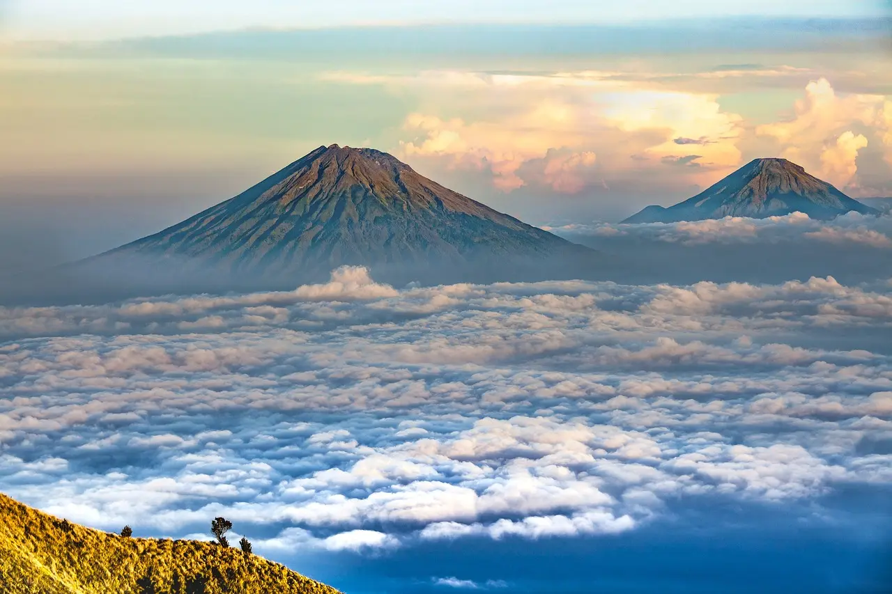 The ethereal summit of Mount Roraima — a sacred space where time, geology, and wonder merge in appreciation of natural scenery Aerial view of Mount Roraima’s flat summit plateau surrounded by sheer cliffs and swirling clouds below