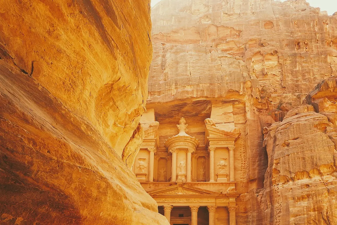 El Tesoro de Petra visto desde el final del Siq