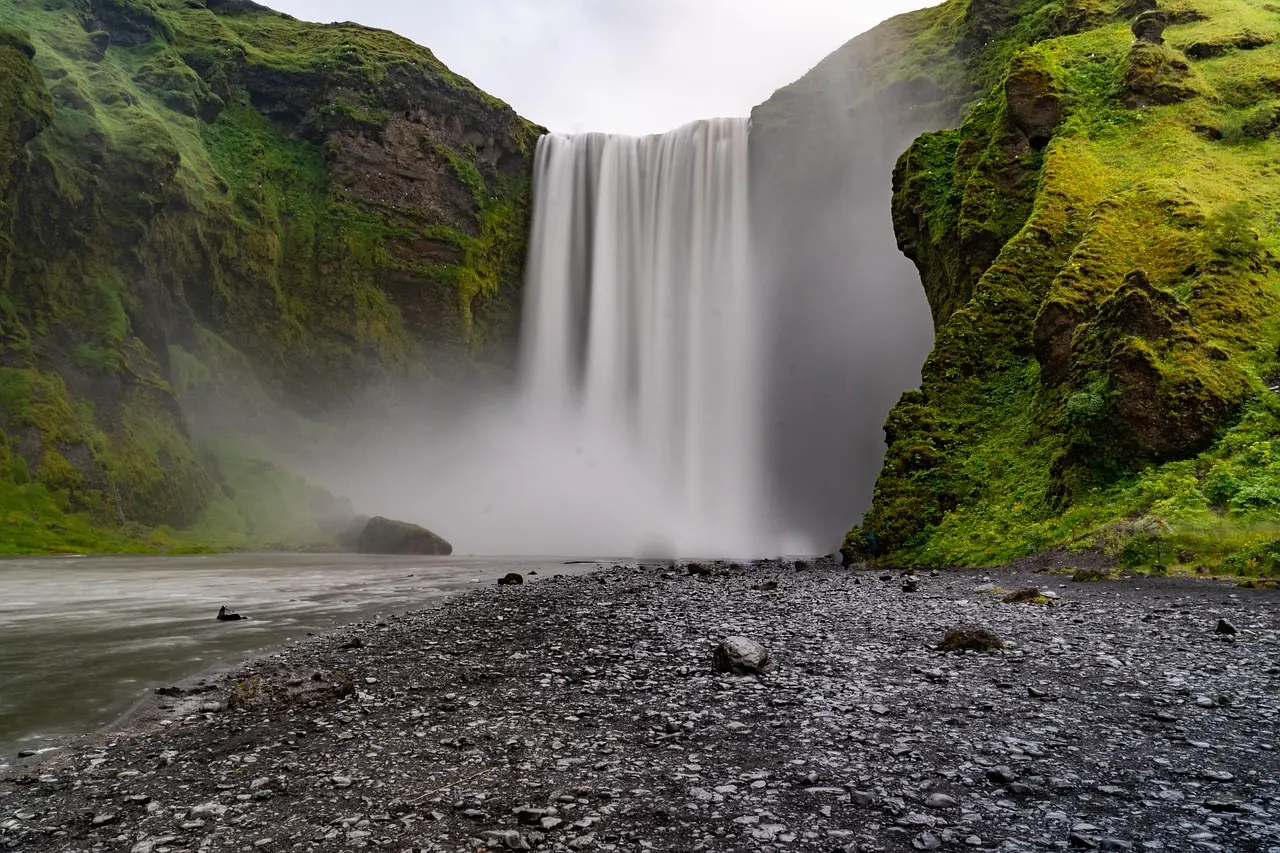 The raw power of water and jungle interplay — a defining experience when you appreciate natural scenery in South America Wide-angle view of Iguazu Falls’ Devil's Throat section with heavy mist rising into lush green rainforest canopy