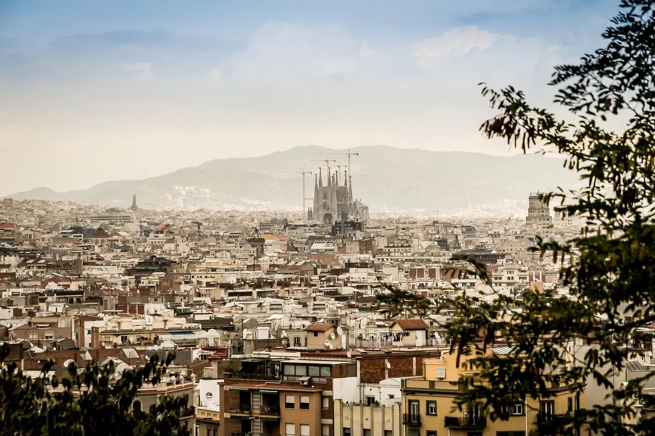 Gaudí’s Sagrada Família at sunrise — a cultural and romantic highlight among European honeymoon destinations Sagrada Familia basilica under soft morning light with intricate facades and stained-glass windows glowing